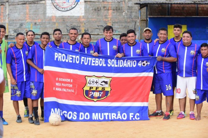 Wilson Lima visitou o campo da Liga Desportiva do bairro Amazonino Mendes (Lidam)