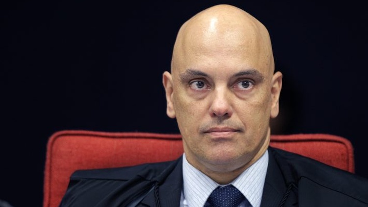 Alexandre de Moraes manda governo retomar divulgação de dados