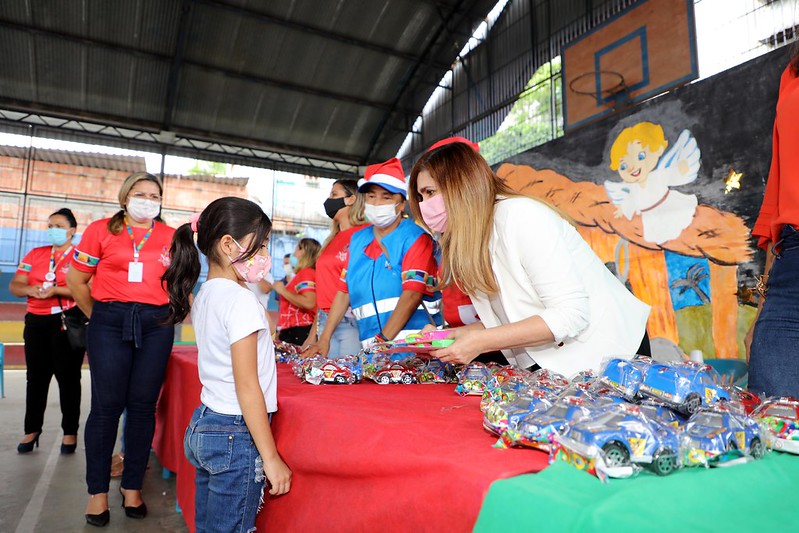 Prefeitura de Manaus Fundo Manaus Solidária “Natal das Águas” Dulce Almeida